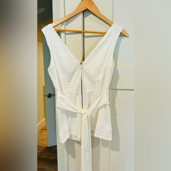 BCBGMAXAZRIA White WOMEN'S Twist Front TANK TOP V Neck Summer SLEEVELESS  Size S - Picture 4 of 4